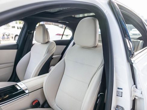 Used 2025 Mercedes-Benz C 300 4MATIC Sedan image 21