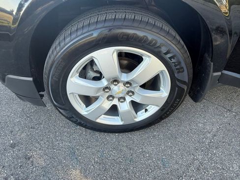 Used 2017 Chevrolet Traverse LT w/ Style and Technology Package image 32