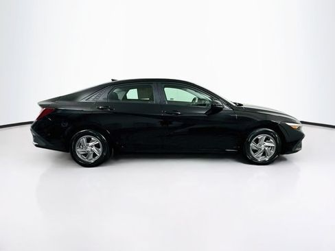 Certified 2025 Hyundai Elantra SE FWD image 10