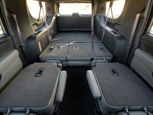 Used 2023 GMC Yukon XL SLT image 30