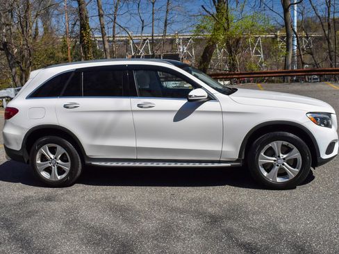 Used 2017 Mercedes-Benz GLC 300 4MATIC image 8