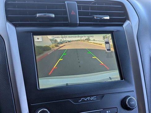 Used 2019 Ford Fusion SE FWD image 18