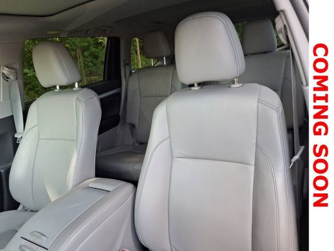 Used 2019 Toyota Highlander XLE AWD/4WD image 12