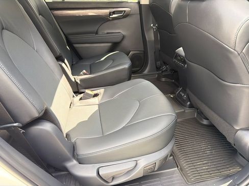New 2026 Toyota Highlander AWD image 26