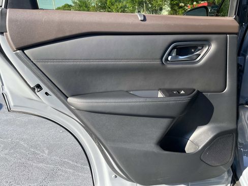 Used 2023 Nissan Rogue Platinum AWD/4WD image 11