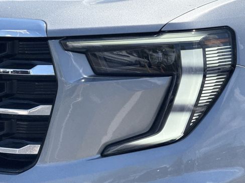 Used 2025 GMC Acadia Elevation FWD image 5