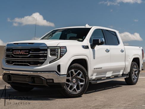 Used 2022 GMC Sierra 1500 SLT w/ SLT Premium Plus Package AWD/4WD image 3