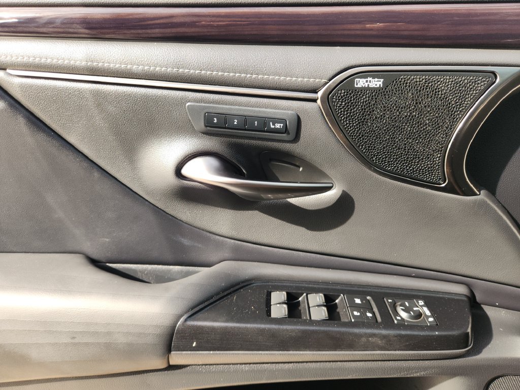 Used 2021 Lexus ES 350 Ultra Luxury w/ Accessory Package 2 FWD image 29