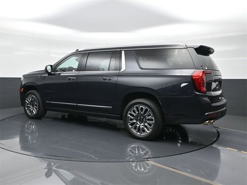 Used 2024 GMC Yukon XL Denali Ultimate image 3