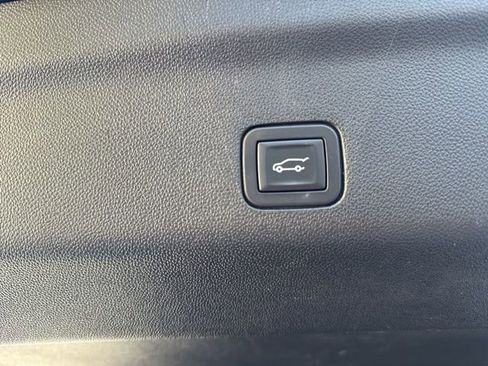 Used 2024 Chevrolet Suburban Premier image 47