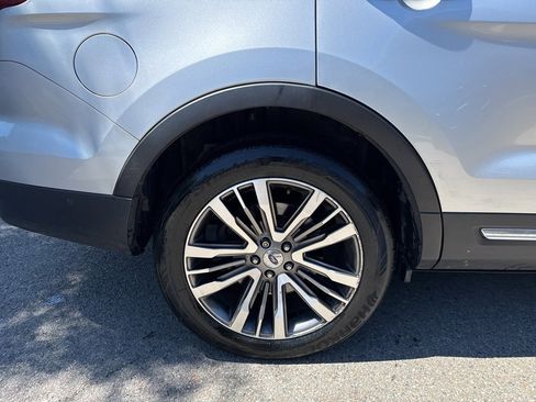 Used 2017 Ford Explorer Platinum image 7