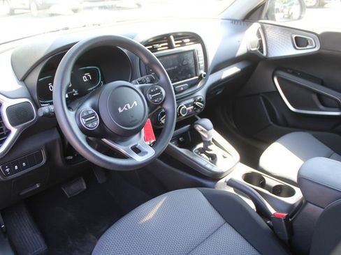 Used 2025 Kia Soul LX w/ LX Technology Package image 21