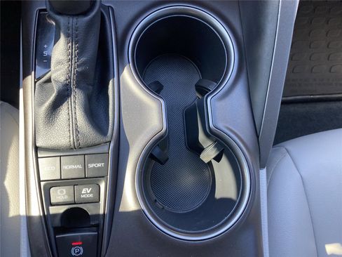 Used 2022 Toyota Camry SE image 17