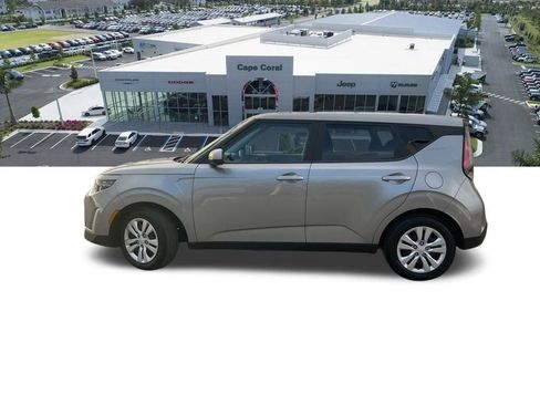 Used 2023 Kia Soul LX image 22