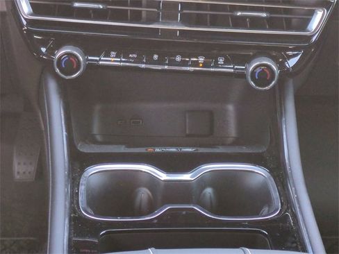 Used 2025 Chevrolet Traverse LT w/ Sun and Wheel Package image 22