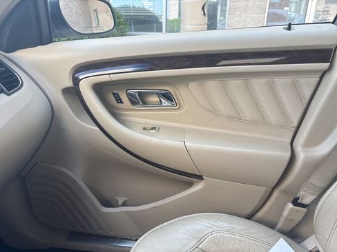 Used 2015 Ford Taurus Limited w/ Equipment Group 301A AWD/4WD image 10