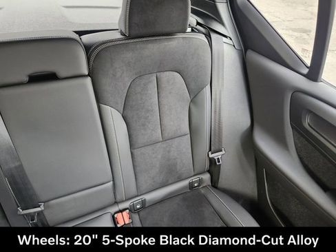 Used 2024 Volvo XC40 Recharge Ultimate w/ Protection Package Premier image 17