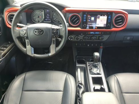 Used 2019 Toyota Tacoma TRD Off-Road AWD/4WD image 13