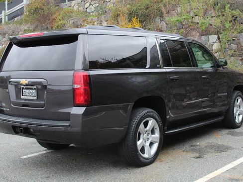 Used 2015 Chevrolet Suburban LT image 9