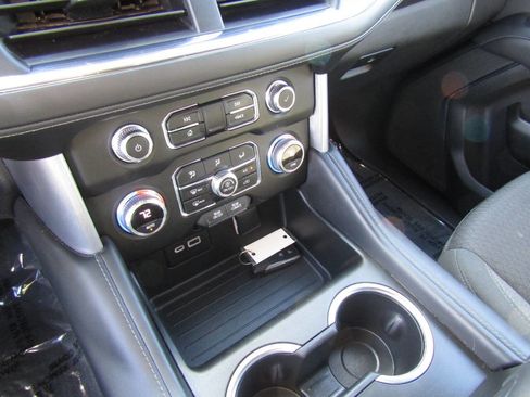 Used 2022 GMC Yukon XL SLE image 17