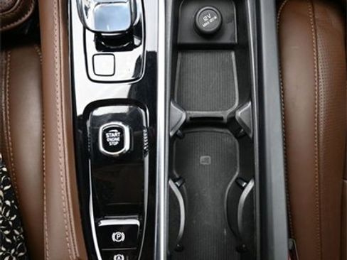 Used 2023 Volvo XC90 B6 Ultimate w/ Protection Package image 11