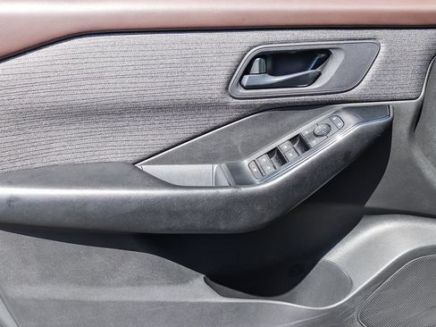 Used 2023 Nissan Rogue S FWD image 19
