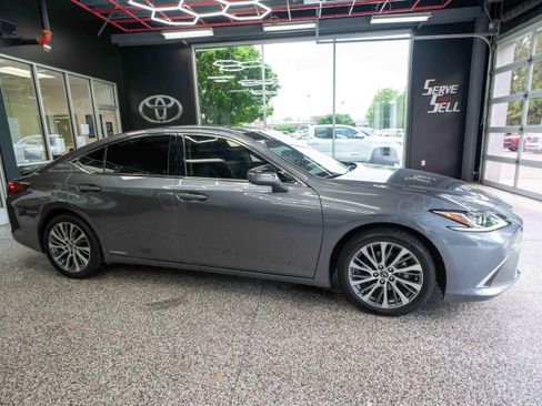 Used 2019 Lexus ES 300h w/ Premium Package FWD image 5