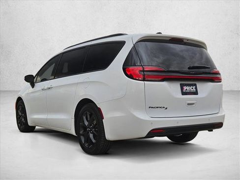 Used 2023 Chrysler Pacifica Touring-L w/ S Appearance Package image 8