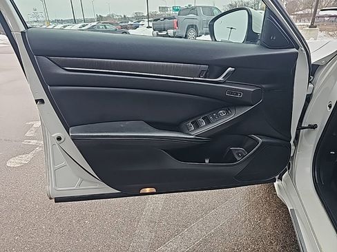 Used 2018 Honda Accord EX-L image 9