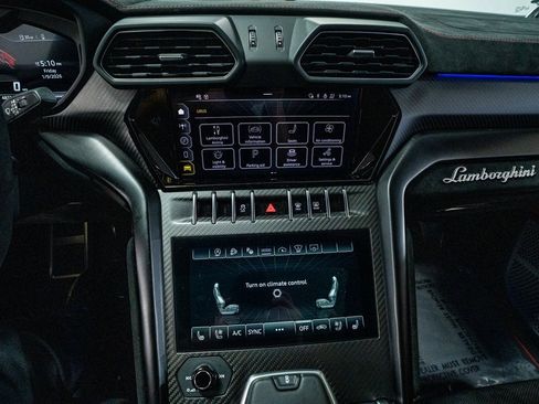 Used 2024 Lamborghini Urus Performante image 53