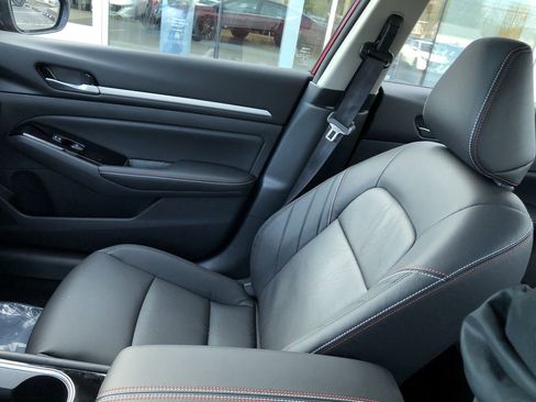 New 2025 Nissan Altima 2.5 SR w/ SR Premium Package image 30