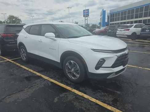 Certified 2025 Chevrolet Blazer LT FWD image 3
