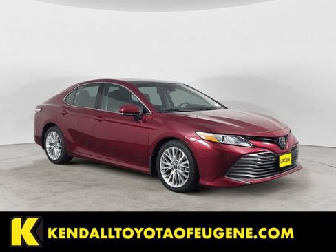 Used 2018 Toyota Camry XLE w/ Driver Assist Package FWD image 3