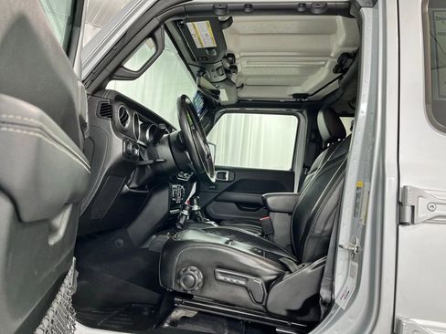 Used 2022 Jeep Wrangler Unlimited Sahara w/ Cold Weather Group AWD/4WD image 10