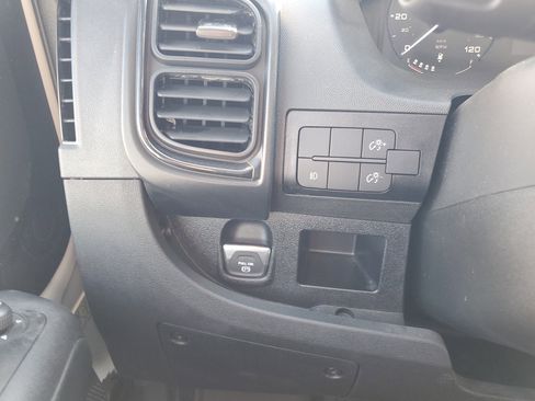 Used 2025 RAM ProMaster 2500 w/ Convenience Group image 9