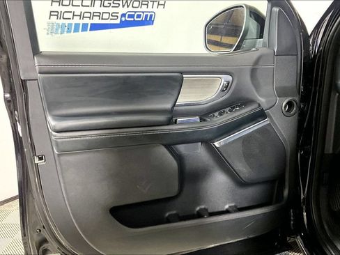 Used 2025 Ford Expedition Platinum AWD/4WD image 18