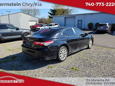 Used 2019 Toyota Camry LE image 14