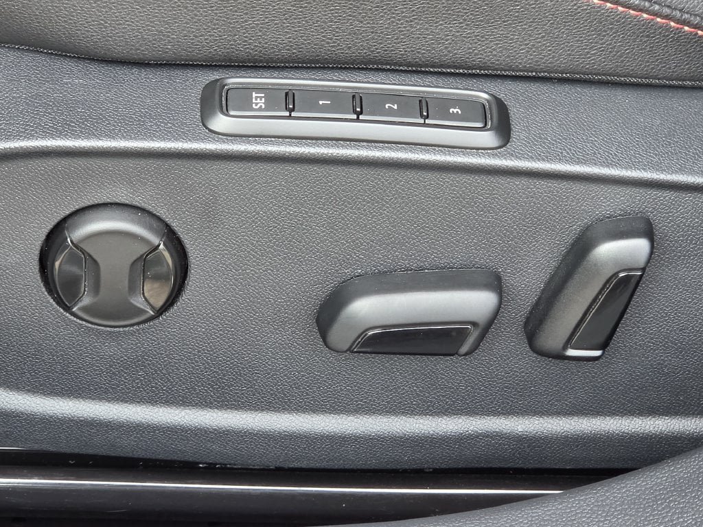 Used 2025 Volkswagen Jetta GLI Autobahn FWD image 27