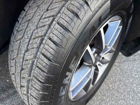 Used 2022 Jeep Grand Cherokee Limited image 8