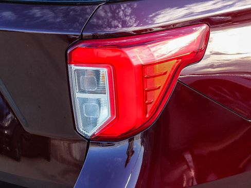 Used 2022 Ford Explorer XLT image 10