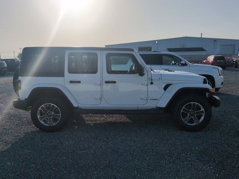 Used 2019 Jeep Wrangler Unlimited Sahara AWD/4WD image 4