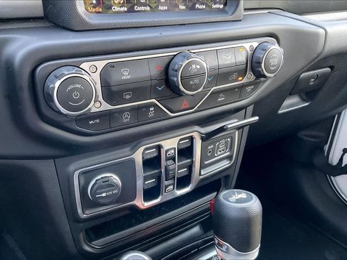 Used 2021 Jeep Wrangler Unlimited Sahara image 33