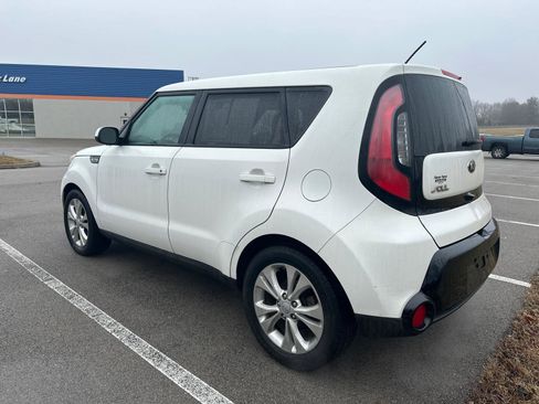 Used 2016 Kia Soul + image 9