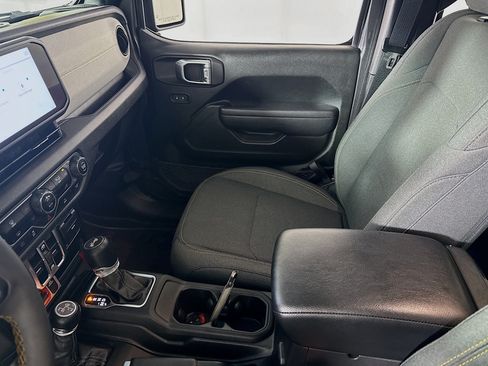 Used 2024 Jeep Wrangler Unlimited AWD/4WD image 23
