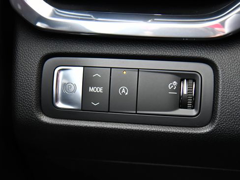 Used 2025 GMC Acadia Elevation image 40