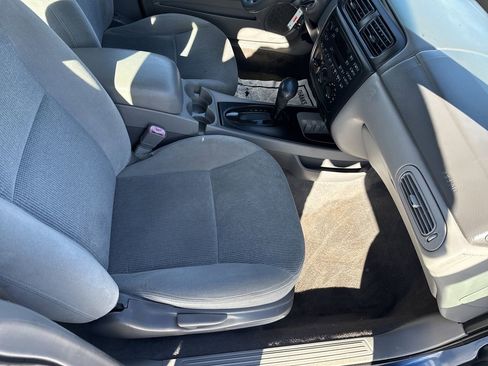 Used 2002 Ford Taurus SE image 12