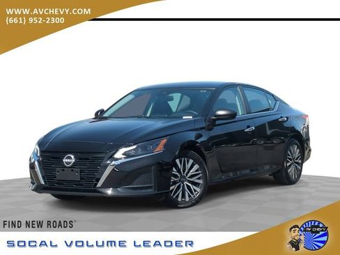 Used 2025 Nissan Altima 2.5 SV FWD image 1