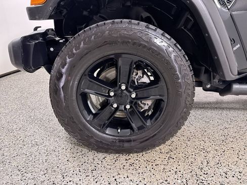 Used 2023 Jeep Wrangler Unlimited Sahara AWD/4WD image 10