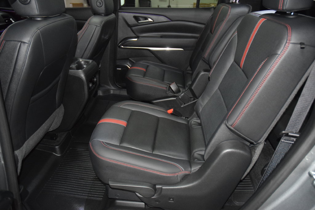 Used 2024 Chevrolet Traverse RS AWD/4WD image 44