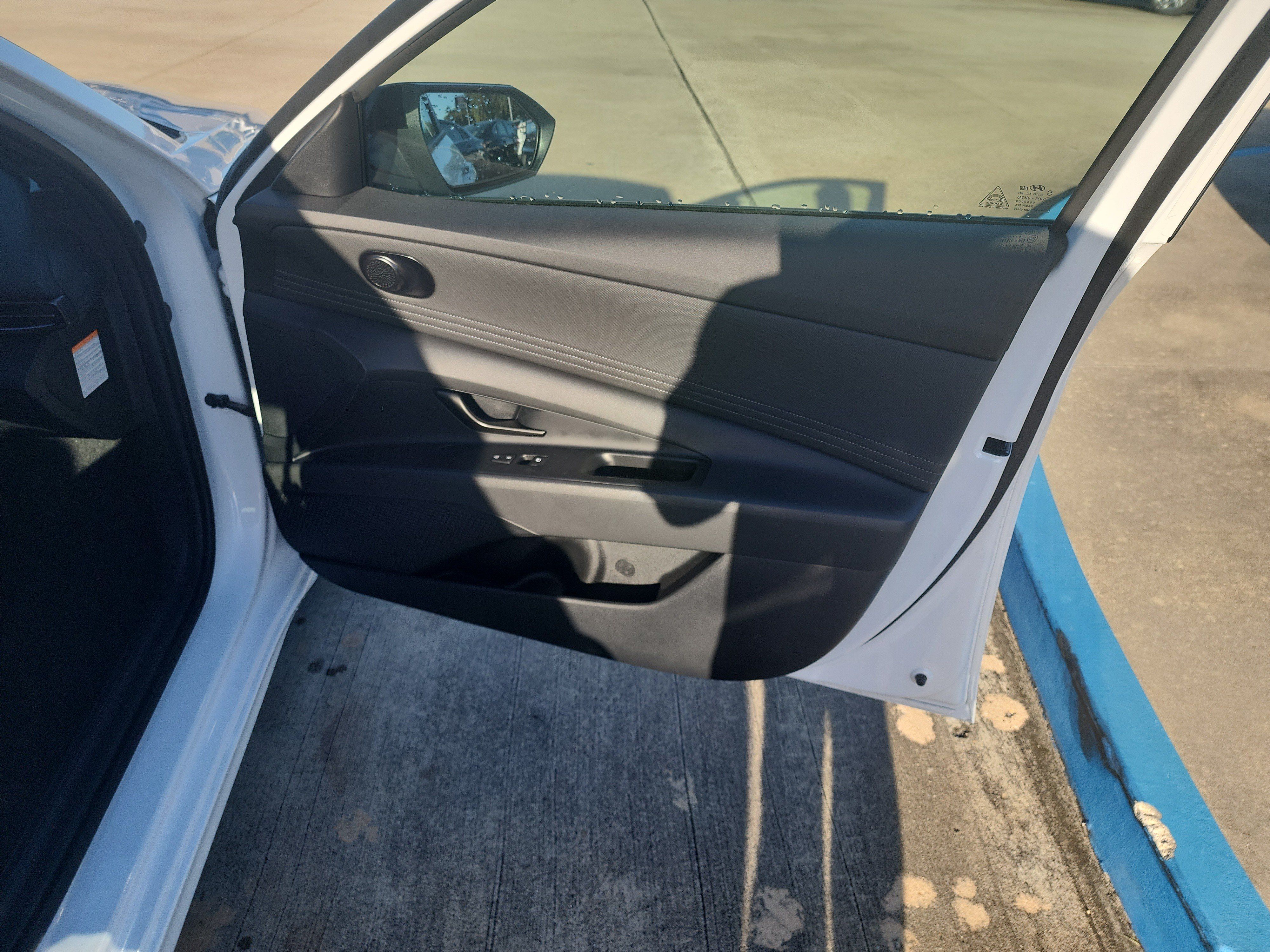Used 2025 Hyundai Elantra SEL FWD image 11